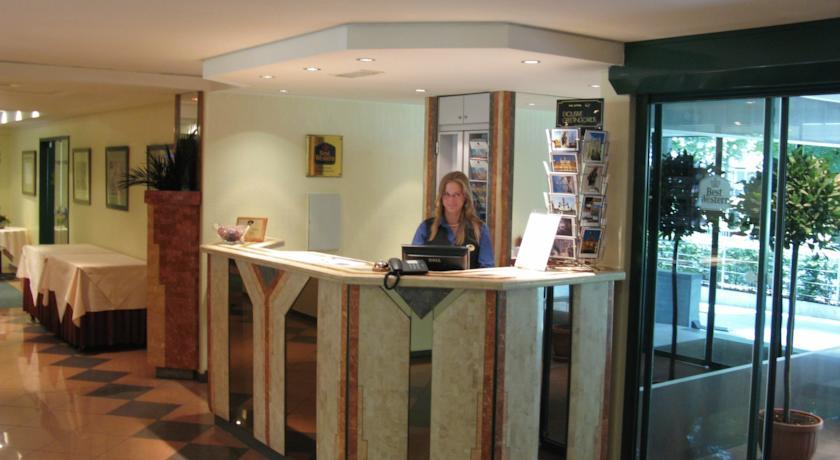 Hotel Best Western County House Saint-Gilles Beltér fotó