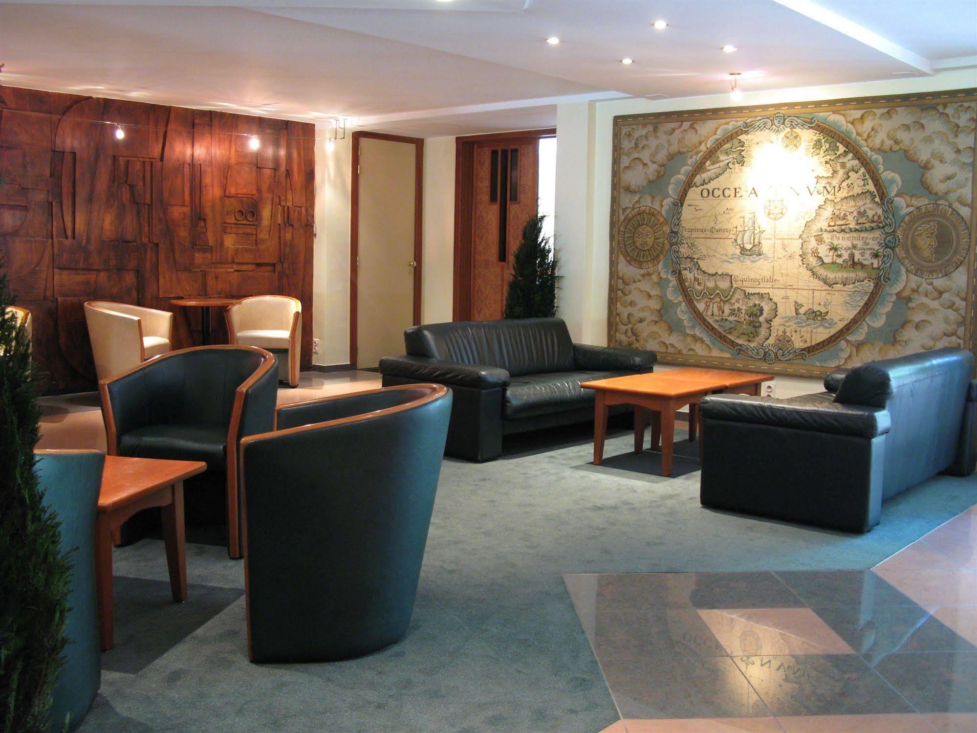 Hotel Best Western County House Saint-Gilles Beltér fotó