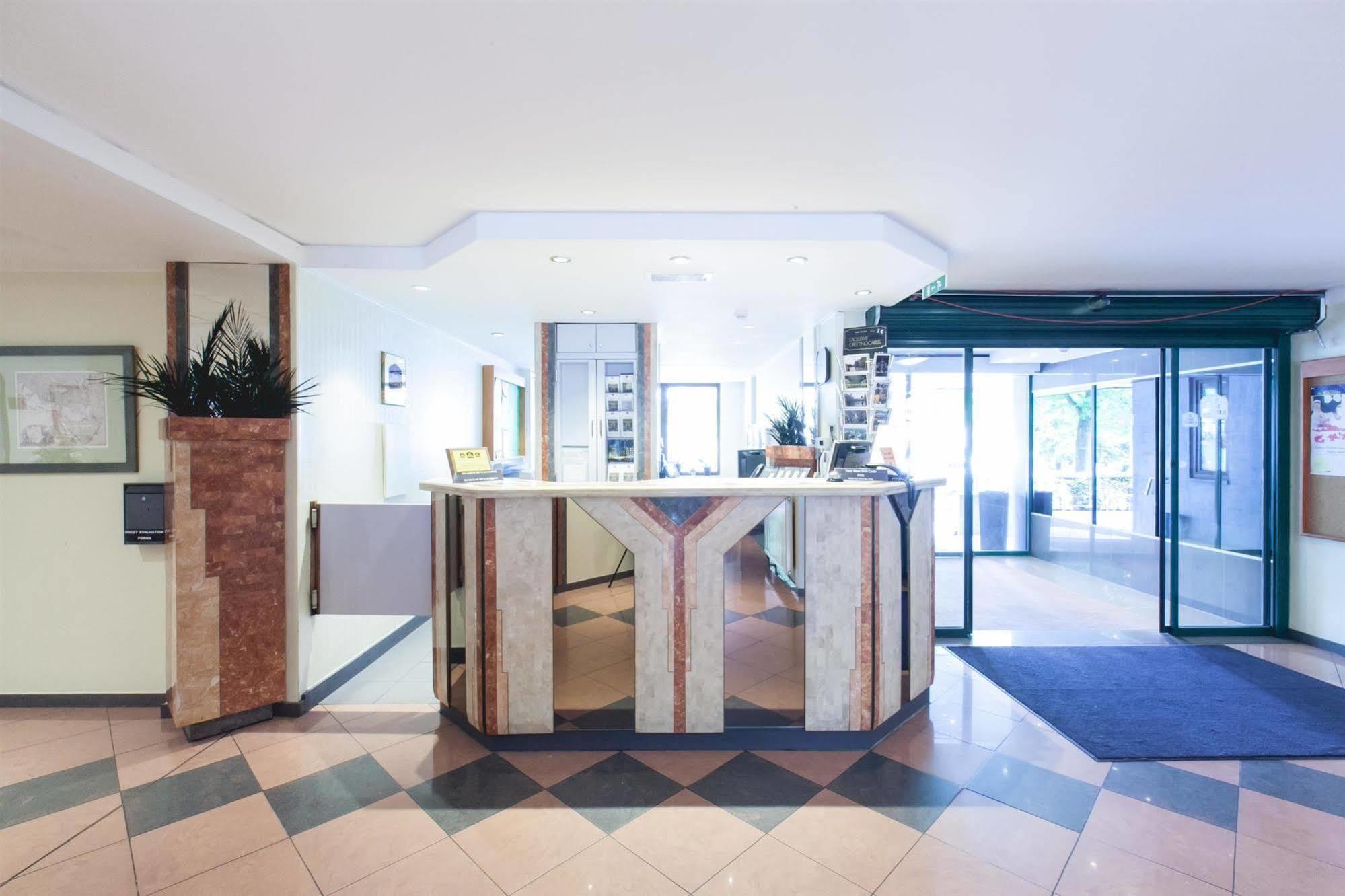 Hotel Best Western County House Saint-Gilles Kültér fotó